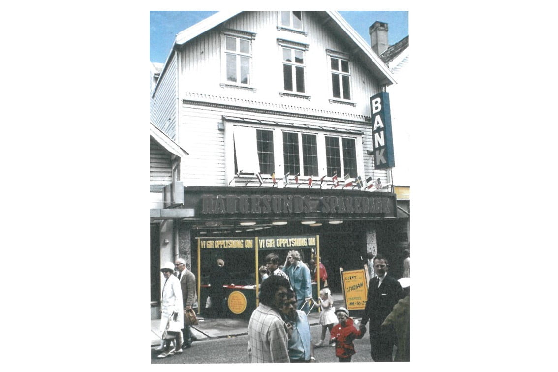 Haugesund Sparebanks lokaler i Haraldsgate 115 trolig tatt på syttitallet